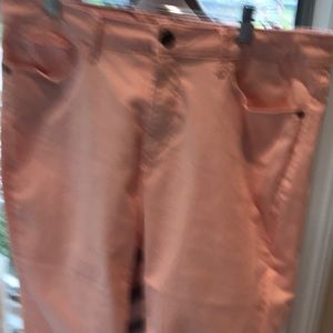 Cute pink capris . 100% cotton. Trim on back pkts.